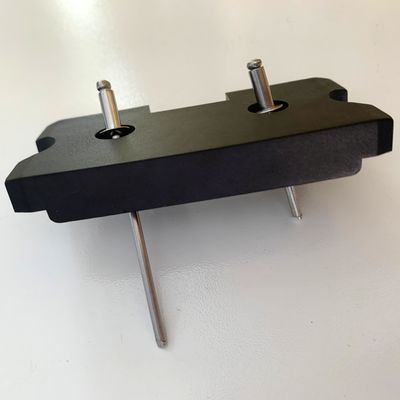 Bruckner Veredelung Ersatzteile Stenter Maschinenteile Schiebepolster Schwarze Farbe Kohlenstoff Blick Material bereit Lager bringen Revit