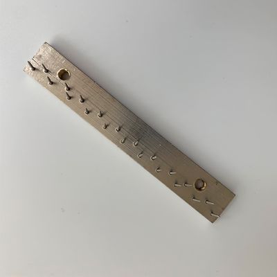 Krantz Stenter Machine Spares Pin Plate Carbon Steel Material 57mm Zentrum Entfernung Kupferplatte